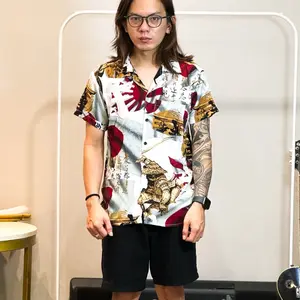 NRKY kemeja full printing pria distro full printing lengan pendek Santai V-Neck Hitam Putih Rayon Anime Korean regular kemeja pria skena unisex Nyaman Casual