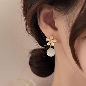 Kalung Batu Mata Kucing dan Anting-anting Bunga, Gaya Korea Baru, Untuk Wanita, Perak 925 Lutsinar dan Indah Barang Kemas Telinga, Bergaya dan Popular, Sesuai untuk Instagram Gaya Sama Seperti Sensasi Dalam Talian