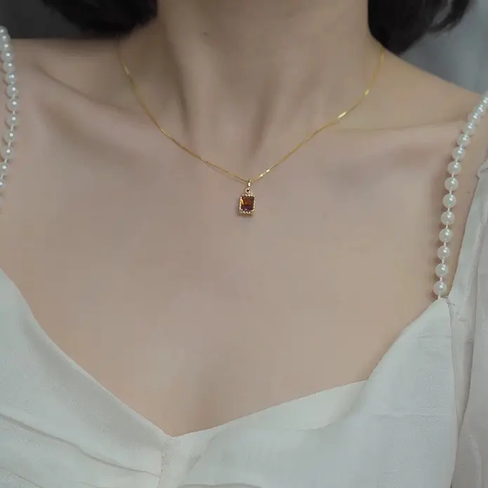 Kalung Titanium liontin permata kotak kalung tahan karat