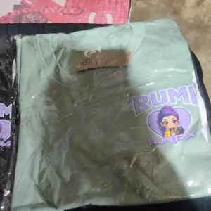 KAOS ANAK PEREMPUAN HK GAMBAR HUNTRIX RUMI SABLON DTF PRINTING