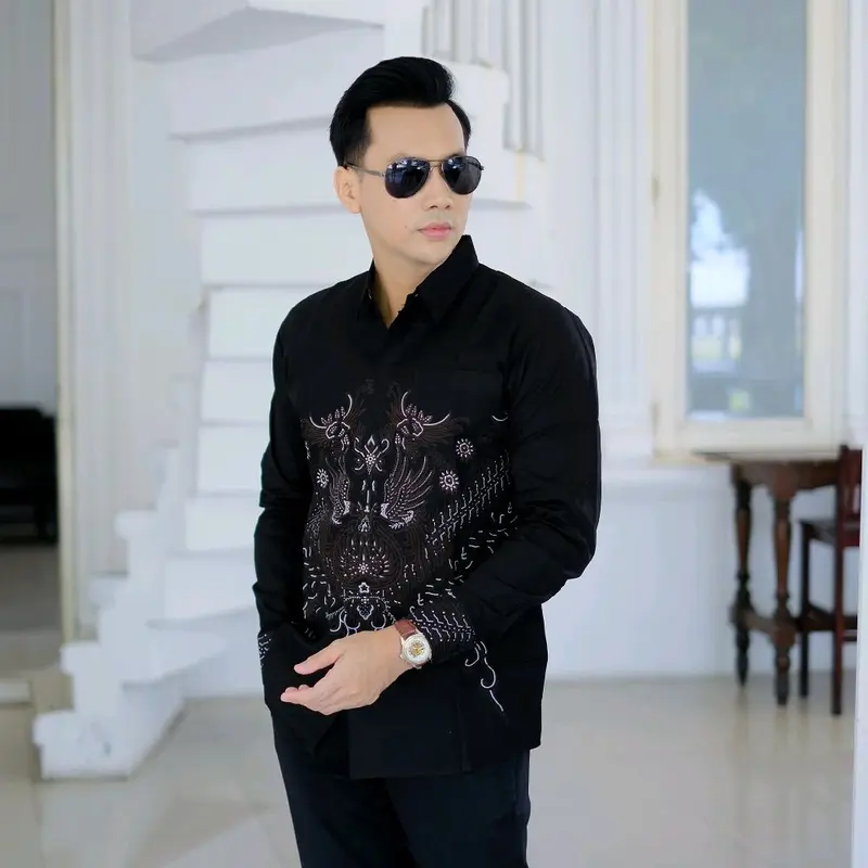 MOKSHA Kemeja Batik Slimfit Hitam Minimalis Bahan Katun Lapis Furing PREMIUM Pria Lengan Panjang 2