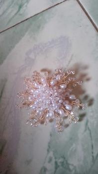 Product Review of (Bebas beli 2 dapat bonus) B35 Bross hijab mutiara snowflake mewat titanium Korea original from Q**a p**i 0