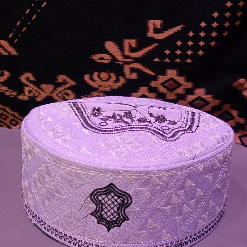 Peci Asaghofah, Songkok Kopiah Pria Muslim Asaghofah Logo Terompah Warna - Desain Unik Hitam, Lingkar Kepala 51-59 cm - Motif, Dewasa 2