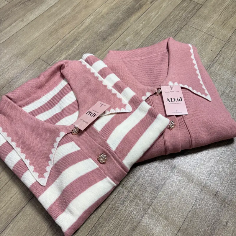 AD.id Sweater Pink dengan Pola Garis Putih dan Kancing Elegan untuk Tampilan Modis