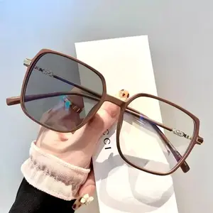 Kacamata Wanita  Lensa Photocromic Anti Radiasi Frame Kotak Titanium Anti UV Glasses Eyewear GRATIS KOTAK