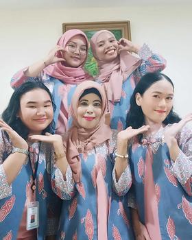 Product Review of Blouse Mega Mendung - Baju Batik Wanita Kerja Blouse Motif Mega Mendung Warna soft from Y**a 0