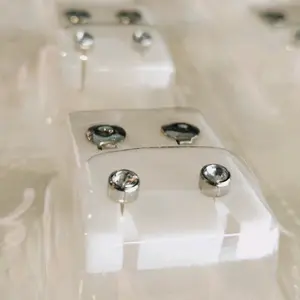 2pasang Anting Tusuk Tembak Permata Putih Silver Biasa dan 1pasang 24K Carat Plate Grade A