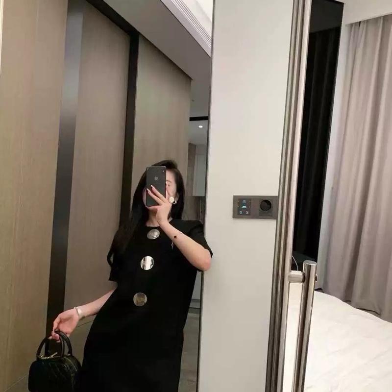 Váy Đen Sang chảnh phối cúc To thiết kế che bụng phong cách tiểu thư nhẹ nhàng 2025