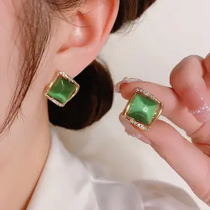 AT42Beli 68K dapat gratis bonus (COD)Anting Korea Set Segi Empat Emas, Batu Kucing Mata Putih & Hijau dengan Berlian