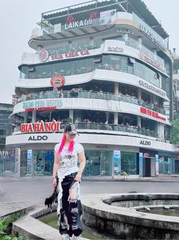 Product Review of Quần jean màu đen, quần bò rách, mùa hè, eo cao, ống rộng, chân rộng, quần ướt. from V** R**3 1