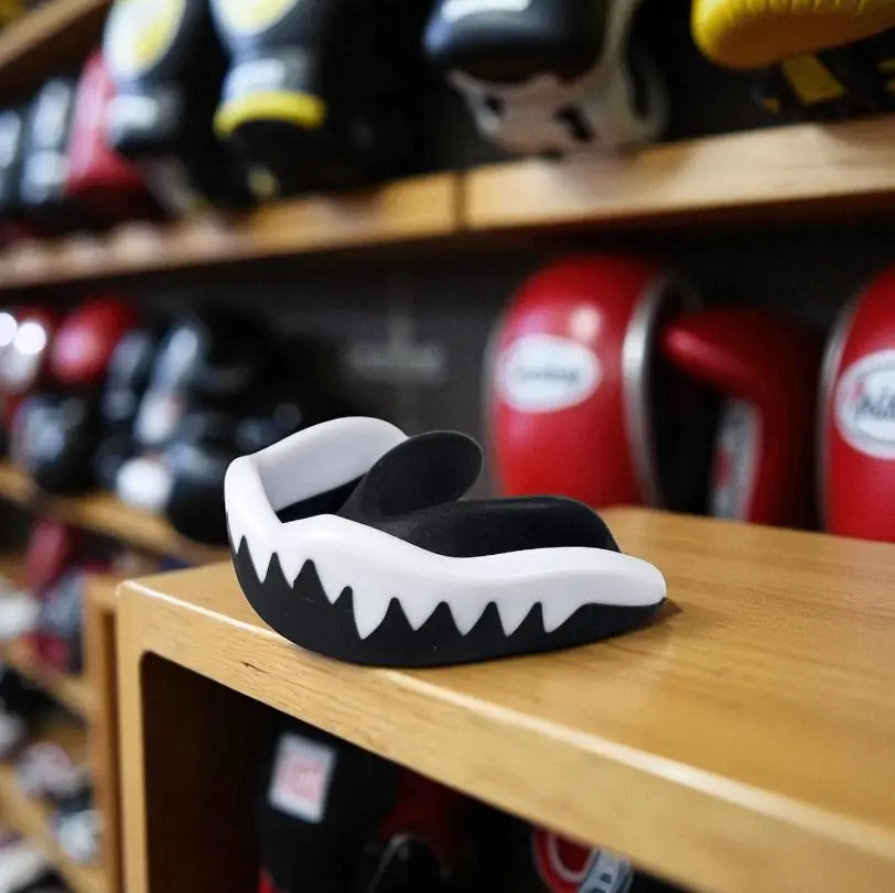 Pelindung Gigi Mouth Guard Boil and Bite Adjustable Boxing MMA - TY34 - Black White - Casaccessories