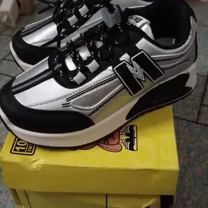 BOMBBEAR 6306 Sepatu Sekolah Anak Dengan Fashion Sneakers Mesh Sintes Premium, Kualitas Nyaman Lentur Ringan Desain Ergonomis untuk Aktivitas Aktif Si Kecil! warna Hitam dan Biru dengan size 26-37