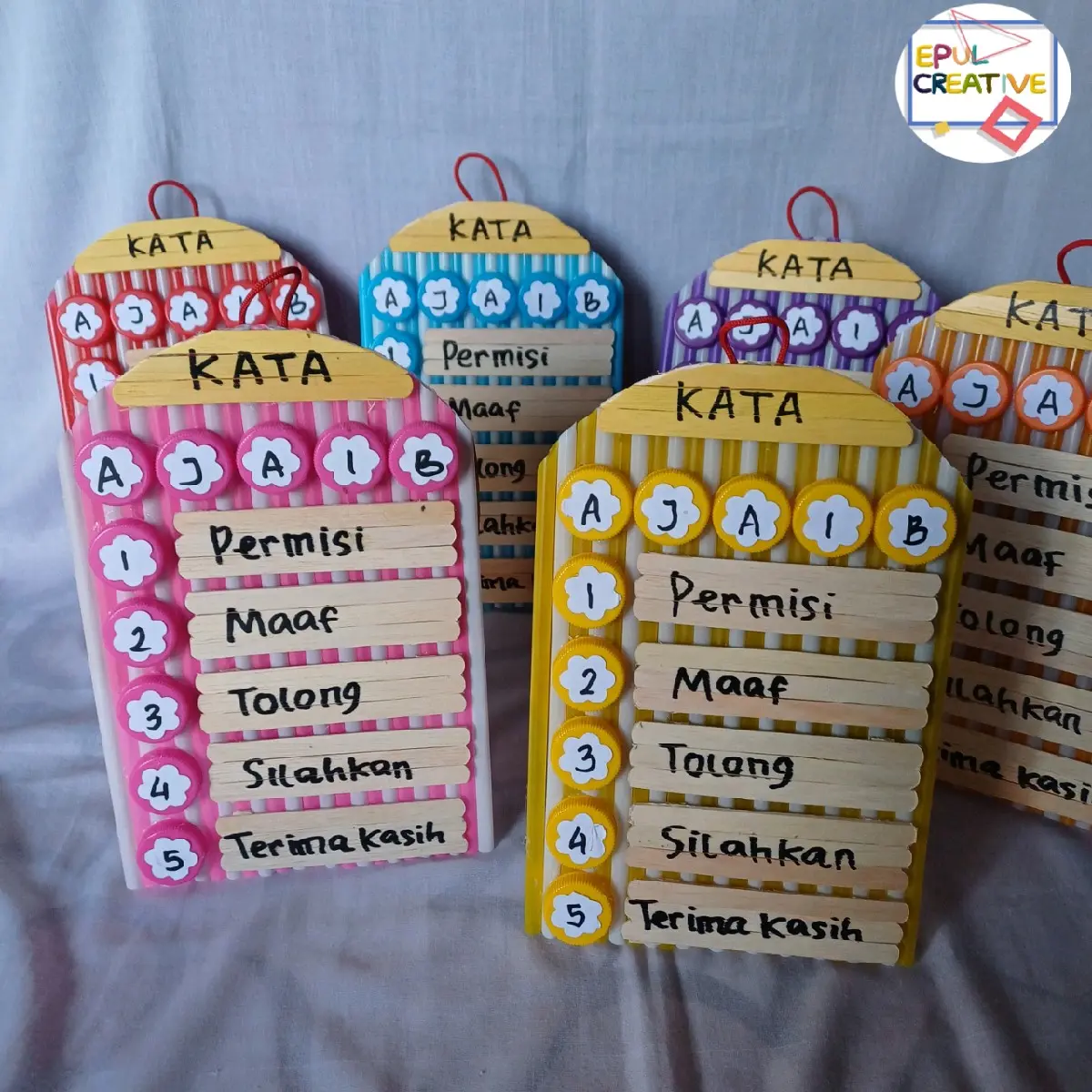 prakarya pajangan kata ajaib dari sedotan dan tutup botol