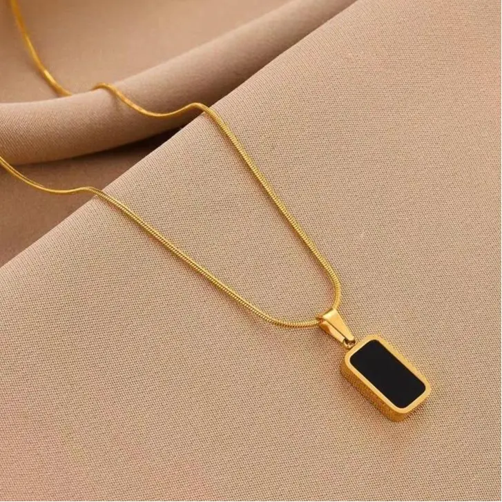 Kalung Titanium Liontin Kotak Anti Karat Anti Luntur Aksesoris Pria Dan Wanita Elegan Stylish Hadiah - Tahan Lama dan Tidak Mudah Rusak - Kulit