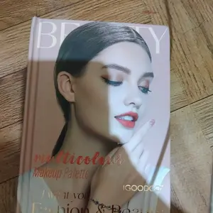 IGOODCO 67 Colors Pearlescent Matte Easy Tinting Eyeshadow Book