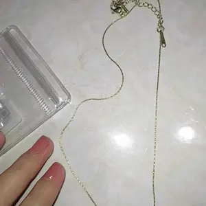 Kalung Titanium Wanita Sederhana Sehari-hari dengan Liontin Berlian