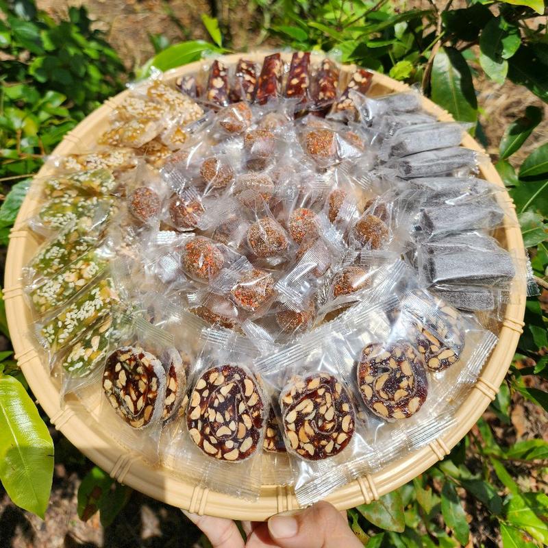 Set 1kg Kẹo Ngũ Vị Truyền Thống Hương Vị Ngày Tết (chuối đậu thanh, kẹo dẻo, kẹo gừng , chuối cuộn bánh phồng, me cay) Mai Ngọc Food Candy