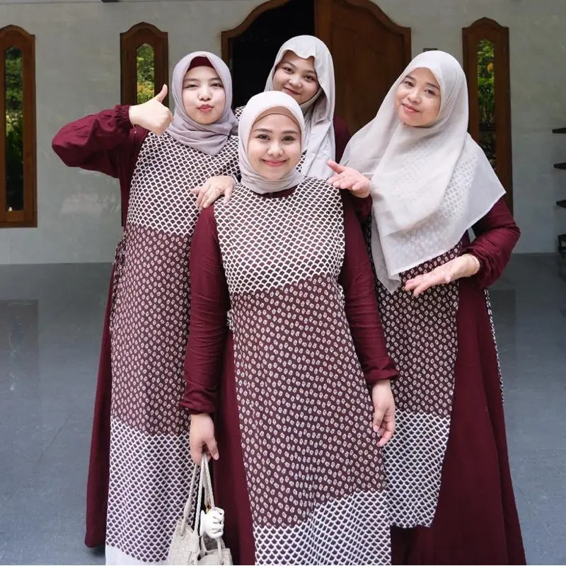 Maroon Tua Motif Raya
