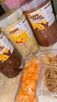 Product Review of Keripik pisang lumer toples 1000ml (350gram)  keripik & camilan isi  pisang from ℋ**𝓂 1