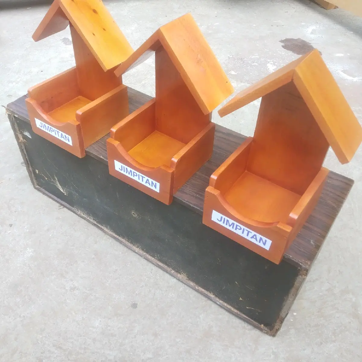 Tempat uang jimpitan ,rumah uang jimpitan dari kayu mahoni hemat ruang kebutuhan rumah
