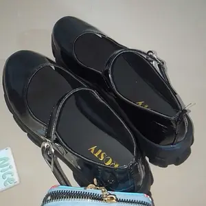 Sepatu Oxford Wanita Ghea Hitam 5cm Hak Datar Terbaru Ootd Kekinian Fashion Korea Flat Shoes Docmart Kasual Black Glosy Gesper Korean style Musim Panas 1989 Bisa Cod