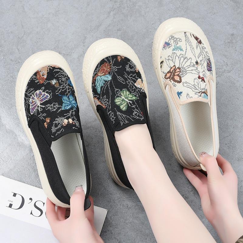 NW059 Sepatu Slip On Wanita Motif Kupu-Kupu 6