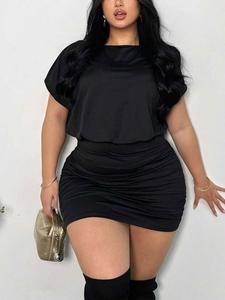 Vestido mini ajustado con mangas murciélago, frunces, top elástico de hombros caídos y falda con detalles fruncidos, ideal para mujeres curvilíneas, citas nocturnas, salir a clubes y ropa casual urbana. Viral en TikTok