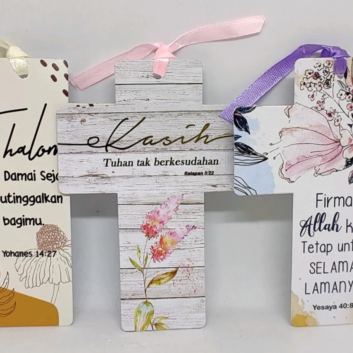 Pembatas Alkitab Motif Salib