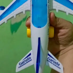 Mainan Pesawat Garuda Air Bus bisa jalan  lampu dan suara