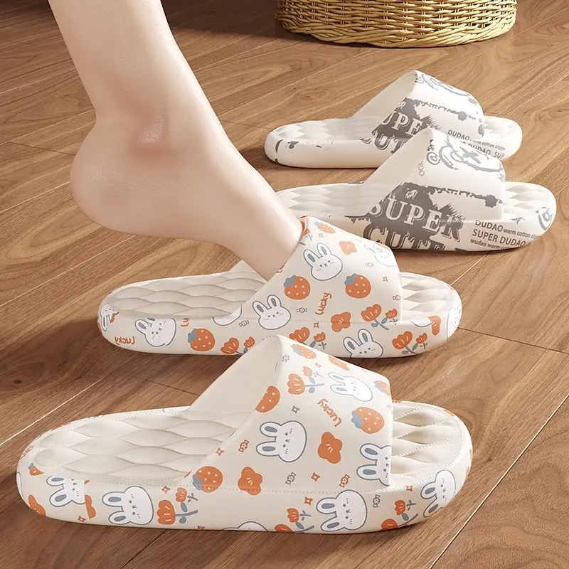 KUMADA Sandal Untuk Wanita Dipakai Di Luar 2023 Sandal PVC Rumah Tangga Anti-selip Kamar Mandi Dalam Ruangan Hewan Lucu Sandal Wanita Baru