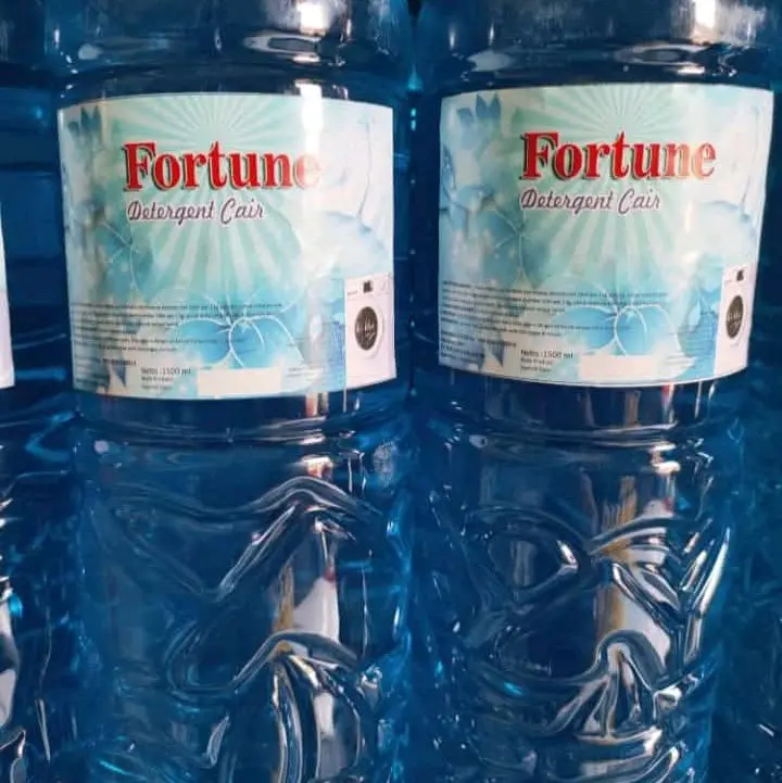 Deterjen Cair Downy dan Mollto Pewangi Pakaian 1,5 Liter 2