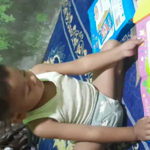 Habibi Buku Edukasi Elektronik 3-in-1 Bersuara - Belajar 3 Bahasa (Inggris, Mandarin, Indonesia) | Mainan Edukasi Interaktif untuk Pemula, 26 Materi & Lagu
