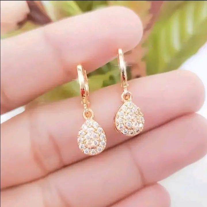 Anting klip tintanium gold perhiasan wanita terlaris anti luntur anti karat Elegan Earrings Emas