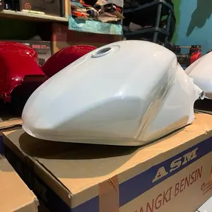 Tangki Bensin Yamaha Vixion Lama Pilihan Warna Putih dan Merah Mudah Diterapkan Proses Pemasangan Sederhana Cocok untuk Pemilik Yamaha Vixion Lama Motorcycle