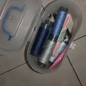 Set Alat Peralatan Jahit Menjahit Baju Sewing Box Benang Jarum Kancing Peniti Kit Gunting