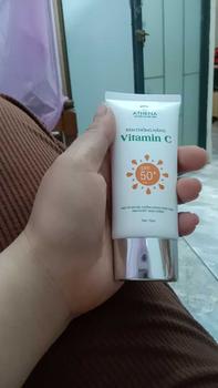 Product Review of KEM CHỐNG NẮNG VITAMIN C (Tặng nước hoa) PHÙ HỢP VỚI MỌI LOẠI DA Skincare Nữ Làm Đẹp Da from O**u 1