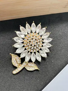 ACCESSORIES BROSS/PIN HIJAB WANITA MOTIF BUNGA PERSEGI LP-JY00011 Jarum Tajam Klasik & Anggun 4.5cm Clips Clips