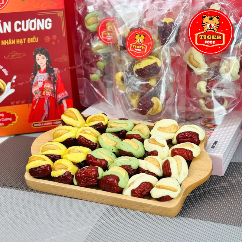 [MUA 1 ĐƯỢC 3] Táo Đỏ Tân Cương Kẹp Sữa Nhân Hạt Điều 1KG TIGER FOOD Táo đỏ kẹp sữa nhân hạt điều Táo đỏ Buger- Đồ ăn vặt - bánh kẹo tết 2025 - snack thức ăn Nuts 5