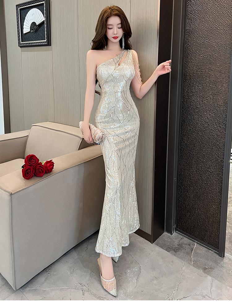 Ready stock ship at the same day Silver sequined evening dress women's new light luxury niche high-end high-end temperament celebrity beautiful fishtail skirt