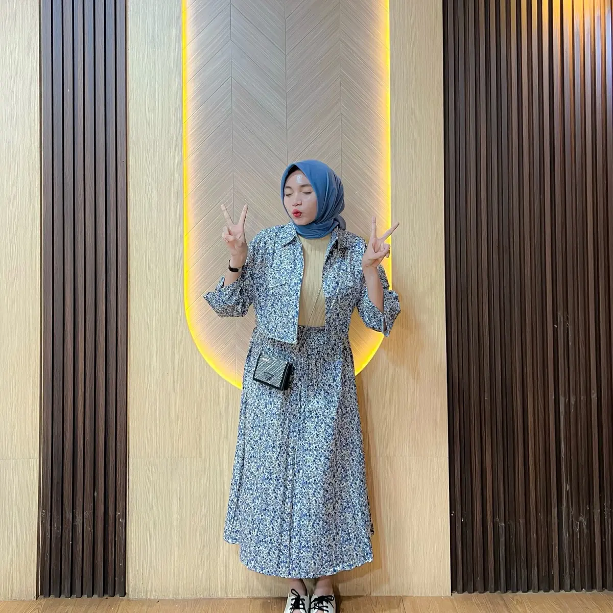 Oneset crop Aimel  Navy Bunga