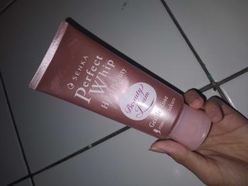 Product Review of SENKA Perfect Whip Gentle Rose Facial Foam 100gr - Mengandung Hyaluronic Acid Membersihkan Wajah from a**♧ 0