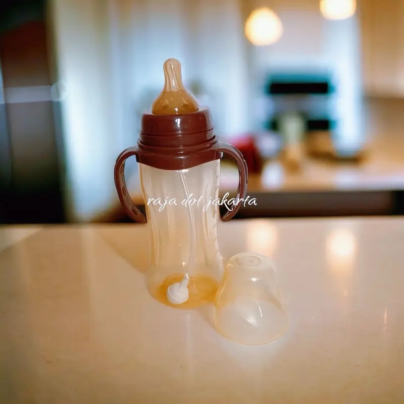 Botol susu jumbo 330ml dengan selang anti sedak sudah bpa free / botol gagang bahan tebal Bola Sedotan Accessories Bayi Minum Bottle 7