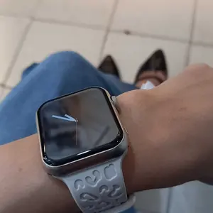 [Tali Jam Tangan] Silicone Cute Strap for IWatch 49mm 46mm 42mm 45mm 44mm 42mm 41mm 40mm 38mm Flower Print Soft Band Women for Smartwatch Apple Watch SE Ultra 3 2 Series 11 10 9 8 7 6 5 4 I8 S10 S8 S9 Pro Max T900 T800 Ultra 8 MAX 9 PRO S20 T500
