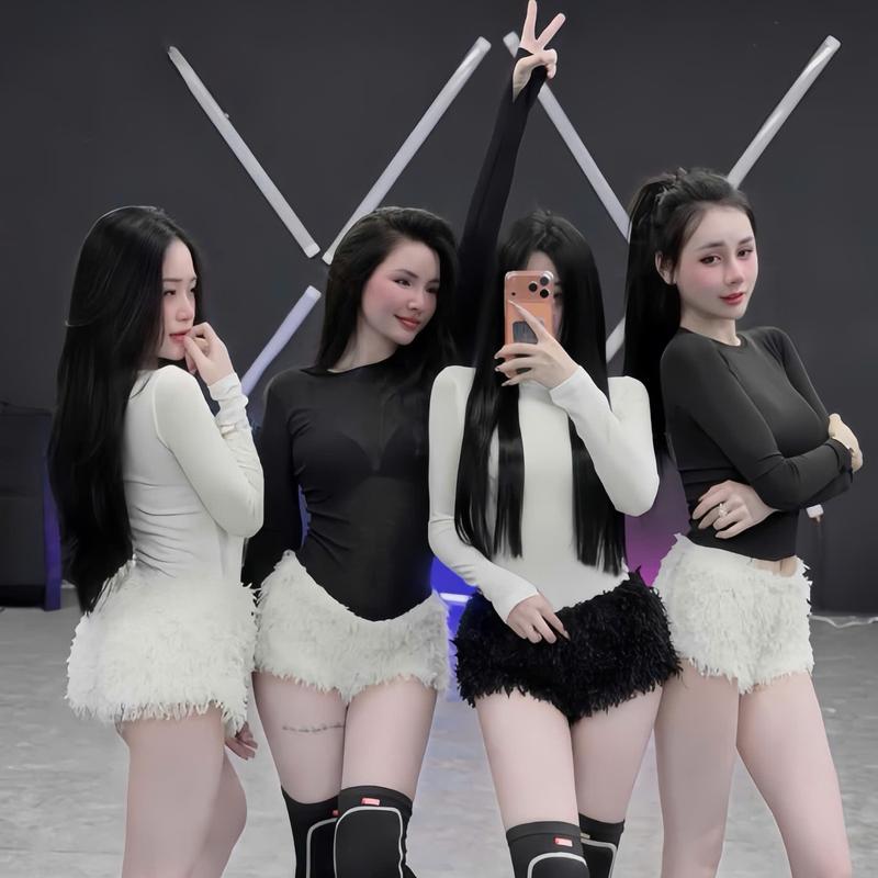  Set Bộ Nữ Xinh Áo Thun Tăm Tay Dài Phối Với Quần Lông Vũ Mềm Mát Xinh Xắn Sành Điệu Trẻ Trung Cho Nữ Thiết Kế Trẻ Trung Phù Hợp Nhiều Dịp 