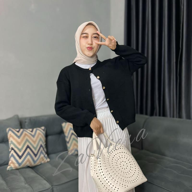 Clara Cardigan Rajut Polos Kancing Premium Women's Knitwear outfit 4