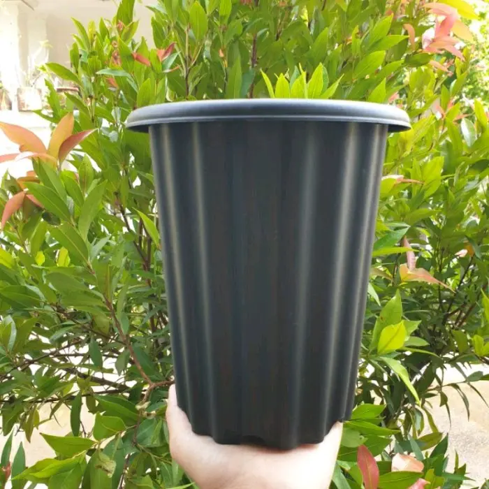 pot swiss hitam ukuran 13 / plastik tahan lama / 4 pcs 50ribu