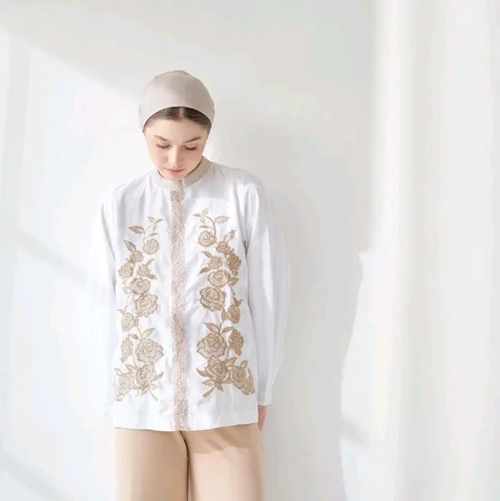 Atasan putih renda bordir bahan katun wanita 0