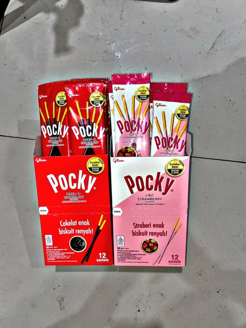 Product Introduction of Pocky 1 Kotak Isi 12 Sachet dengan 2 Variasi Rasa Coklat & Stroberi - Makanan Coklat - Food Chocolate Camilan Cokelat Snack Cemilan Manis Keripik 1