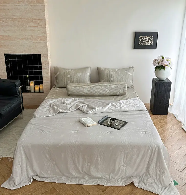 Full set trọn bộ 5 món chiếu băng lạnh kèm chăn thun lạnh hoạ tiết tim nơ Mark.cross 4