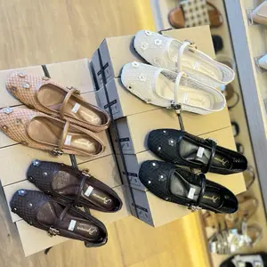 Sepatu Shoes Jaring Bunga dengan Desain Elegan dan Nyaman untuk Penggunaan Sehari-hari